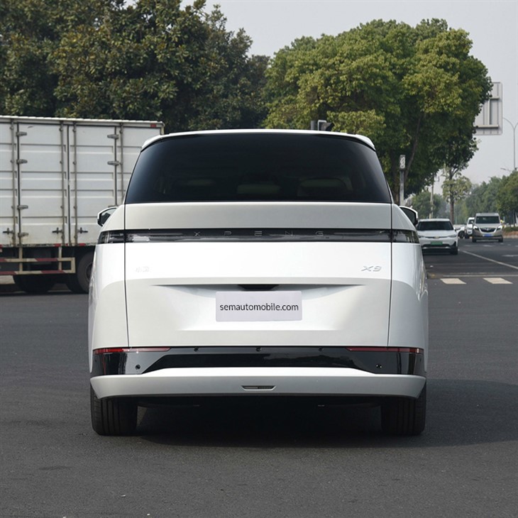 XPeng X9 RWD EV MPV